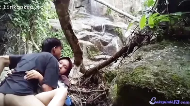 Abg Hijab Pramuka Ngentot Di Air Terjun