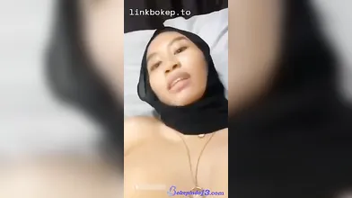 Ngentotin Tante Hijab Malay Toket Kencang
