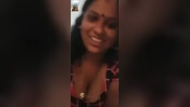 Cute mallu aunty show her boobs
