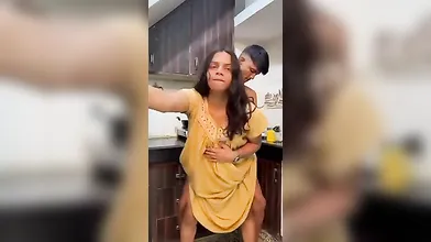 Mallu അനിയന്റെ കുണ്ണ കേറുമ്പോ കിടന്ന് പിടക്കുന്ന ചേച്ചി