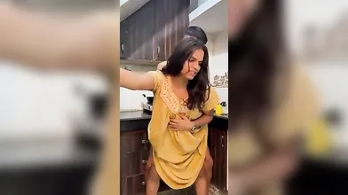 Mallu അനിയന്റെ കുണ്ണ കേറുമ്പോ കിടന്ന് പിടക്കുന്ന ചേച്ചി