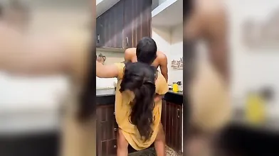 Mallu അനിയന്റെ കുണ്ണ കേറുമ്പോ കിടന്ന് പിടക്കുന്ന ചേച്ചി