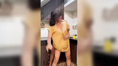 Mallu അനിയന്റെ കുണ്ണ കേറുമ്പോ കിടന്ന് പിടക്കുന്ന ചേച്ചി