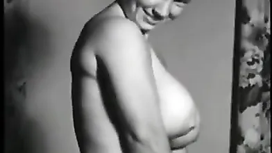 Sexy hairy classic mother on show
