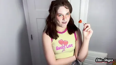 Amateur teen loves toys in her ass