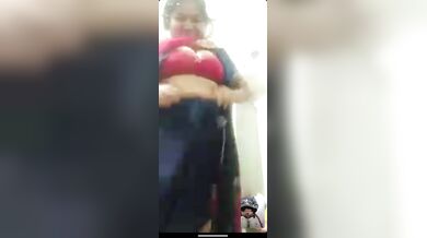 mature wife show her pussy