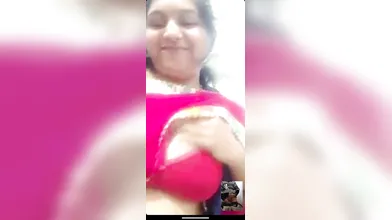 mature wife show her pussy