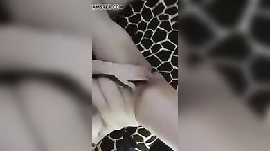 شرموطة مربربة مدام فايزه تستعرض وتلعب بكسها Arabin