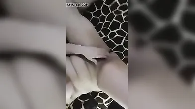 شرموطة مربربة مدام فايزه تستعرض وتلعب بكسها Arabin