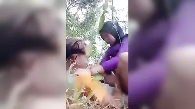 Lagi Ngentot Di Semak Semak