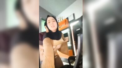 Bokep Indo Mahasiswi Amalia Muthia Ngentot Sama Pacar Sampe Crot Dimuka