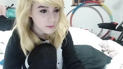 Amateur blonde teen girlfriend toyed and facialized