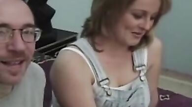 Retro babe cocksucking in trio while jerking