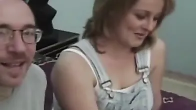 Retro babe cocksucking in trio while jerking