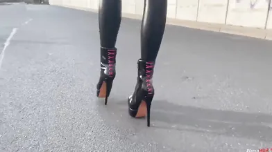 Dolly Dyson - Public Bukkake