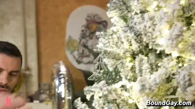 Delivery man punishes man with whip