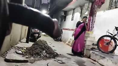 Dick Flash infront of sexy aunty