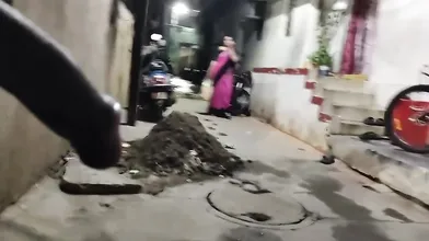 Dick Flash infront of sexy aunty