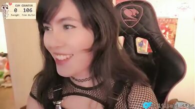Amateur Asian Webcam Strip Masturbation