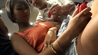 Japanese mommy getting her juicy asian pussy fingered