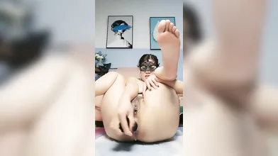 双插大嫂，黑丝诱惑，淫水如喷泉高潮不断，淫水多多双道具不停抽插骚穴和菊花，饱满充实精彩刺激，浪叫不止