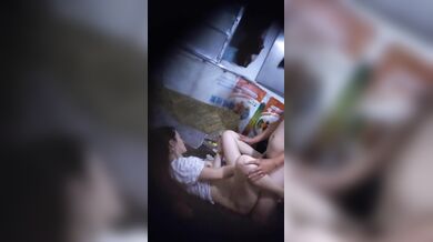 【城中村嫖娼】，32岁小少妇，卖淫小房间里暗藏摄像头，几个客人轮番操不停，都喜欢这一款，刺激7