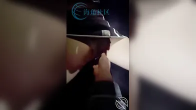 调教姐姐的视频来了，马路上把裤子扒了