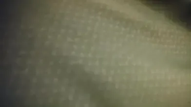 太刺激了！足浴店給少婦女技師加錢要求無套操逼，技師不敢脫衣服直接掰開熱褲插入，中途警察疫情查房吓得半死！