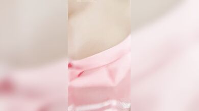 大奶女儿穿JK，叫声真的好听，女上位自己坐的超级用力