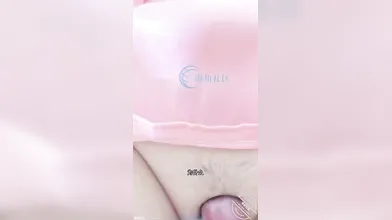 大奶女儿穿JK，叫声真的好听，女上位自己坐的超级用力