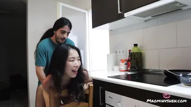 露臉反差婊，國人留學生不好好學習，甘心做長毛老外的母狗