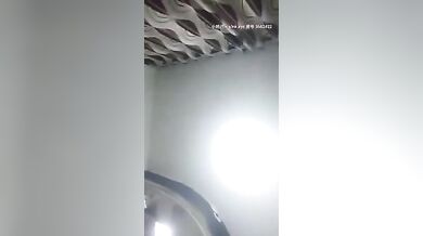 东北小老弟探鸡窝，再操大眼睛老鸡。大姐长得确实风韵犹存大姐说话温柔，口活了得也很配合的自慰真的泄火