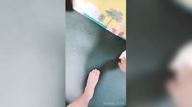 老公的小老二第一视角爆插极品黑丝美女老婆，小穴要被干翻了