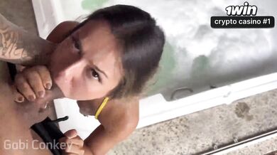 Putinha cavalgando no pelo até o pauzudo gozar dentro - pornô hardcore super que