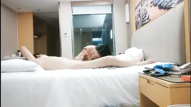 约嫖大学生，激情对白，说从来没有见过这么大的鸡巴心里有点慌