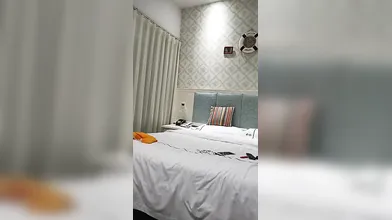 钟爱熟女扫街大神路少，约到熟女富婆，一改往日街边店的疯狂，略显羞涩。脱掉衣服，为富婆舔逼，在哪也喜欢舔，独爱老鸡逼。两人69互舔，把富婆压在身下猛烈输出，饥渴少妇大声呻吟