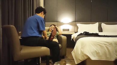 极品肥臀骚熟女，肉丝高跟鞋，翘起屁股求操，怼着骚逼大力输出