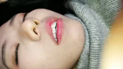 贵在真实无滤镜，小情侣出租房露脸性爱自拍，美女的鲍鱼挺肥阴唇一大一小还黑但是淫水挺多，无套啪啪口爆吞精很刺激