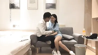 极品学妹兼职 腼腆羞涩