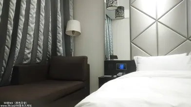 AI 曾強-利哥探花之無套三通小妹妹，一千八是真不貴