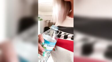 Rkhnil and Leonie Pur masturbating together
