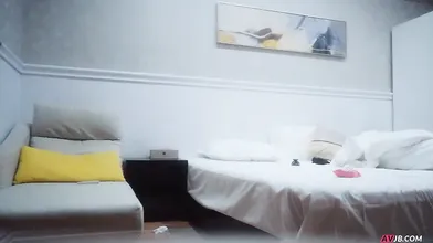 極品大胸微坦美少婦，這對純天然無添加的大白兔太贊了，騷穴特寫水汪汪，各體位暴插勁爆好看