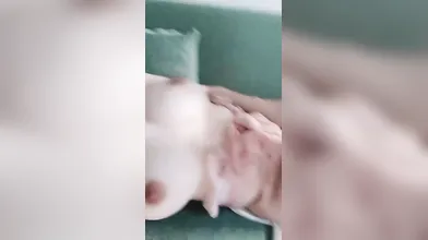 巨乳九頭身【蜜桃老師】第三彈 蜜桃老師最近又直播了 這大奶太極品了超絕品大奶竟是白虎逼