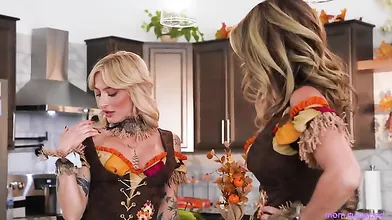 Mom Pussy Makes A Perfect Thanksgiving - S5:E3
