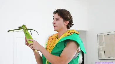 Mom Pussy Makes A Perfect Thanksgiving - S5:E3