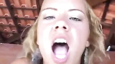 Morena Bronzeada Sentando Anal