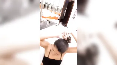 Morena Levando Porra