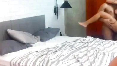 Gata Cavalgando E Gozando