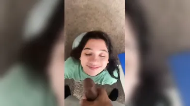 Namorada Chupando E Levando Gozada Na Cara