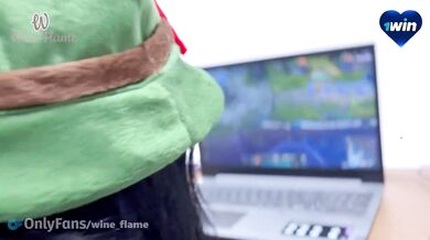 She wished to learn to play League Of Legends and trained me to plumb her ass -